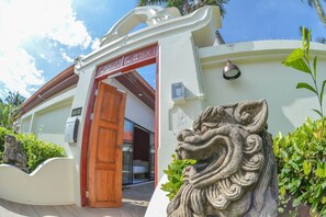 Property entrance - Lorin Villa 4BR with Private Pool (Pattaya)