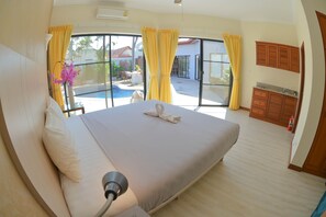 4-Bedroom Private Pool Villa | 4 개의 침실, 책상, 무료 WiFi, 침대 시트