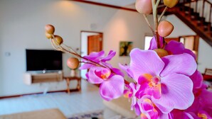 4-Bedroom Private Pool Villa | リビング エリア | 液晶  テレビ