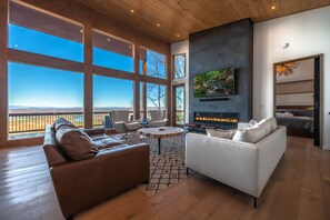 TV, fireplace - Capstone - Aska Adventure Area (Blue Ridge)