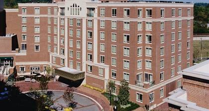 Alexandria | Couples Capital Stay | Gym + WiFi