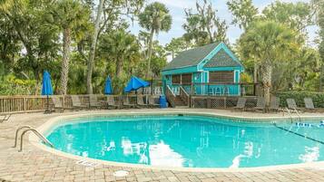 Indoor pool, 2 outdoor pools