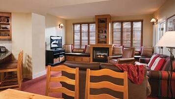 Platt-tv, eldstad, tv-spel och dvd-spelare