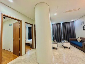 家庭公寓, 3 间卧室 | 起居区 | 40-英寸LED 电视(配备卫星频道)、电视、壁炉