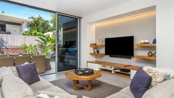 Rumah | Area keluarga | Televisi LED 65-inci dengan saluran TV digital dan TV