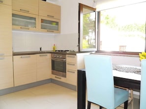 Kühlschrank, Ofen, Herdplatte, Geschirrspüler