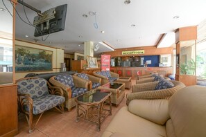 Lobby sitting area - Shagwell Mansions Pattaya (Pattaya)