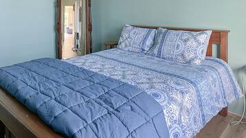 5 bedrooms, iron/ironing board, free WiFi, bed sheets