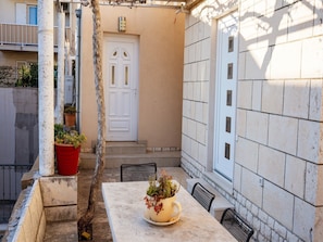Apartment (One Bedroom Apartment with Patio) | Exterior