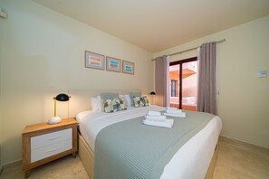 2 quartos, ferros/tábuas de passar roupa, Wi-Fi de cortesia