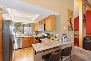 Fridge, microwave, oven, stovetop - Gorgeous Views! Pet Friendly! Walk to Bear Mtn & Zoo! On the Golf Course! (Big Bear Lake)