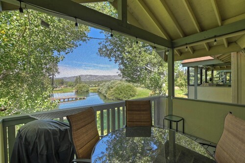 Bear Mountain Tee and Ski: Gorgeous Views! Pet Friendly! Walk to Bear Mtn & Zoo! On the Golf Course!