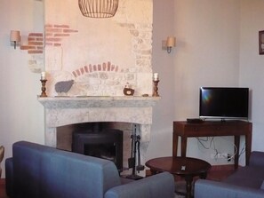 Fernseher, Kamin, Arbeitsbereiche