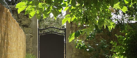 Enceinte de lâhĂ©bergement