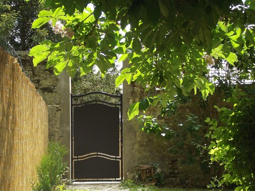 Charming Country House between Paris & Orl éans with Private Garden and Modern Amenities