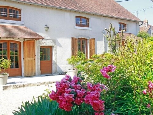 Spacious Vintage Cottage in Loire Valley: Village Charm, Garden, Pets Welcome