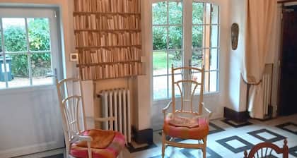 GĂźte spacieux au cĆur du Val de Loire, entre OrlĂ©ans et Blois, avec jardin, cour fermĂ©e et BBQ !