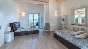 4 camere, ferro/asse da stiro, culla da viaggio, Wi-Fi gratuito