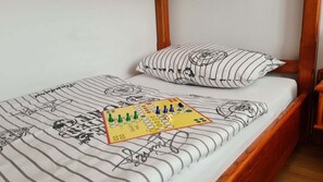 1 slaapkamer, een strijkplank/strijkijzer, wifi, beddengoed