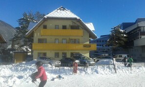 المنشأة من الخارج