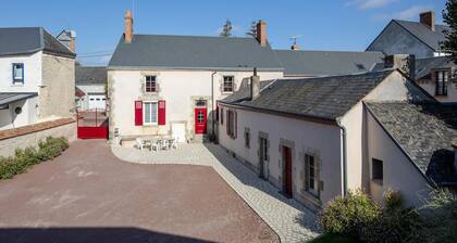 Charmante fermette rénovée avec cour privée, proche de Paris et facile d'accÚs par autoroutes