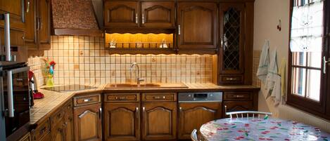 Fridge, microwave, oven, dishwasher