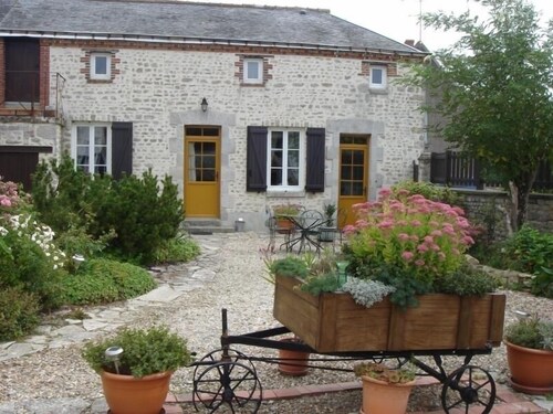 Charmant Gîte au Calme près de Pithiviers avec Jardin et Terrasse