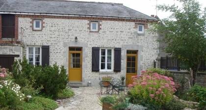 Charmant Gîte au Calme près de Pithiviers avec Jardin et Terrasse