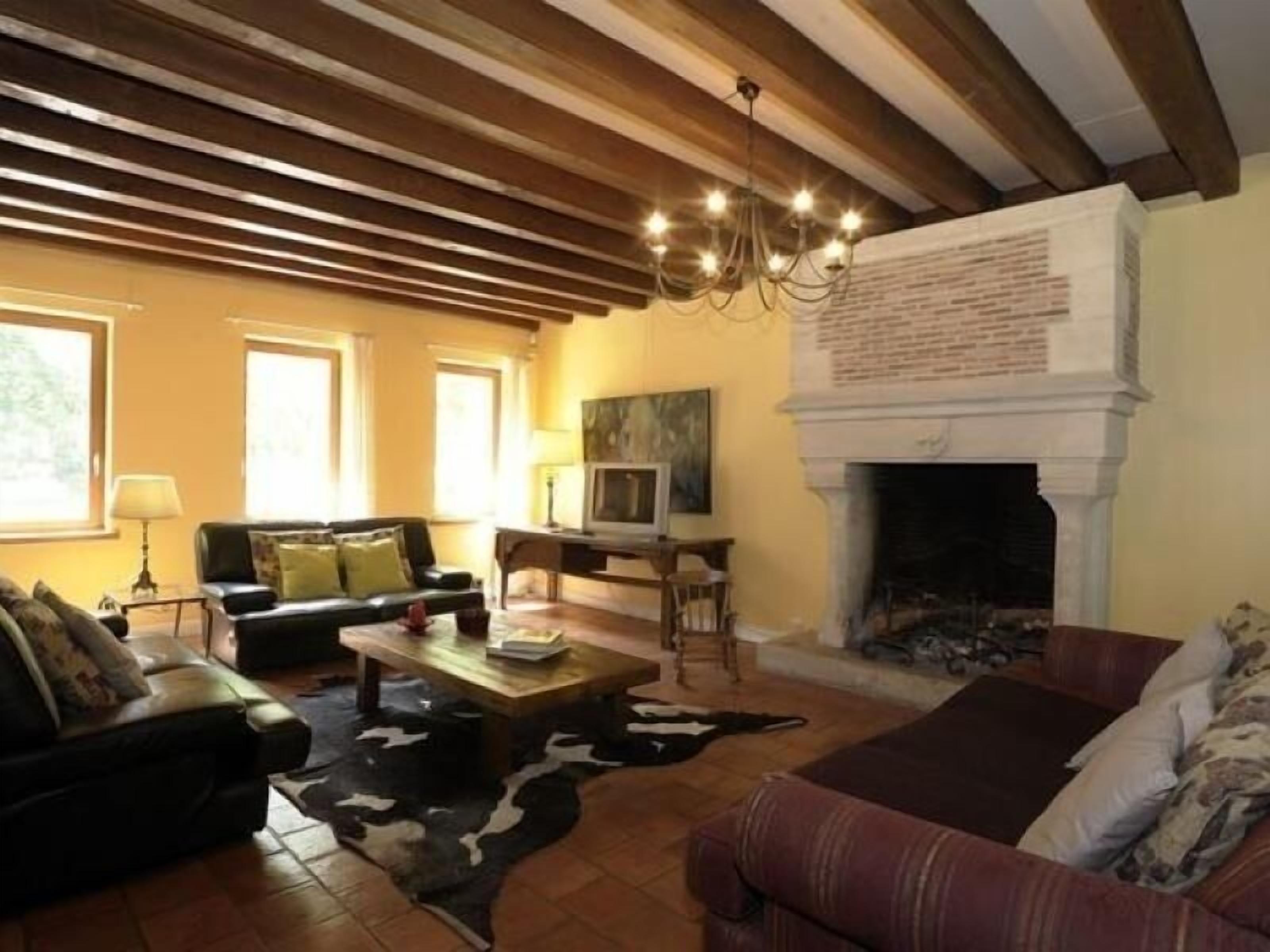 Télévision, cheminée