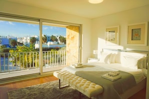 3 bedrooms, iron/ironing board, Internet, bed sheets