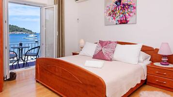 Căn hộ (Three Bedroom Apartment with Balcony ) | 3 phòng ngủ