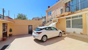 Apartment (Three Bedroom Apartment with Balcony ) | Parking | Free self-parking