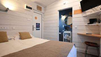 1 bedroom, premium bedding, in-room safe, desk