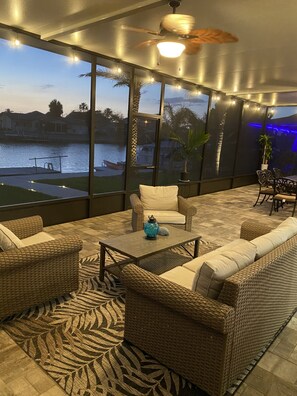 Smart TV, DVD player - Waterfront Hernando beach 3 beds/2bath on deep water canal w/Dock, Fishing/kayak (Hernando Beach)