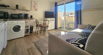 Bright Studio with Balcony, 2-Star Rating, South Facing in Balaruc-les-Bains
