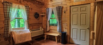 Acorn Cabin near Ash Cave