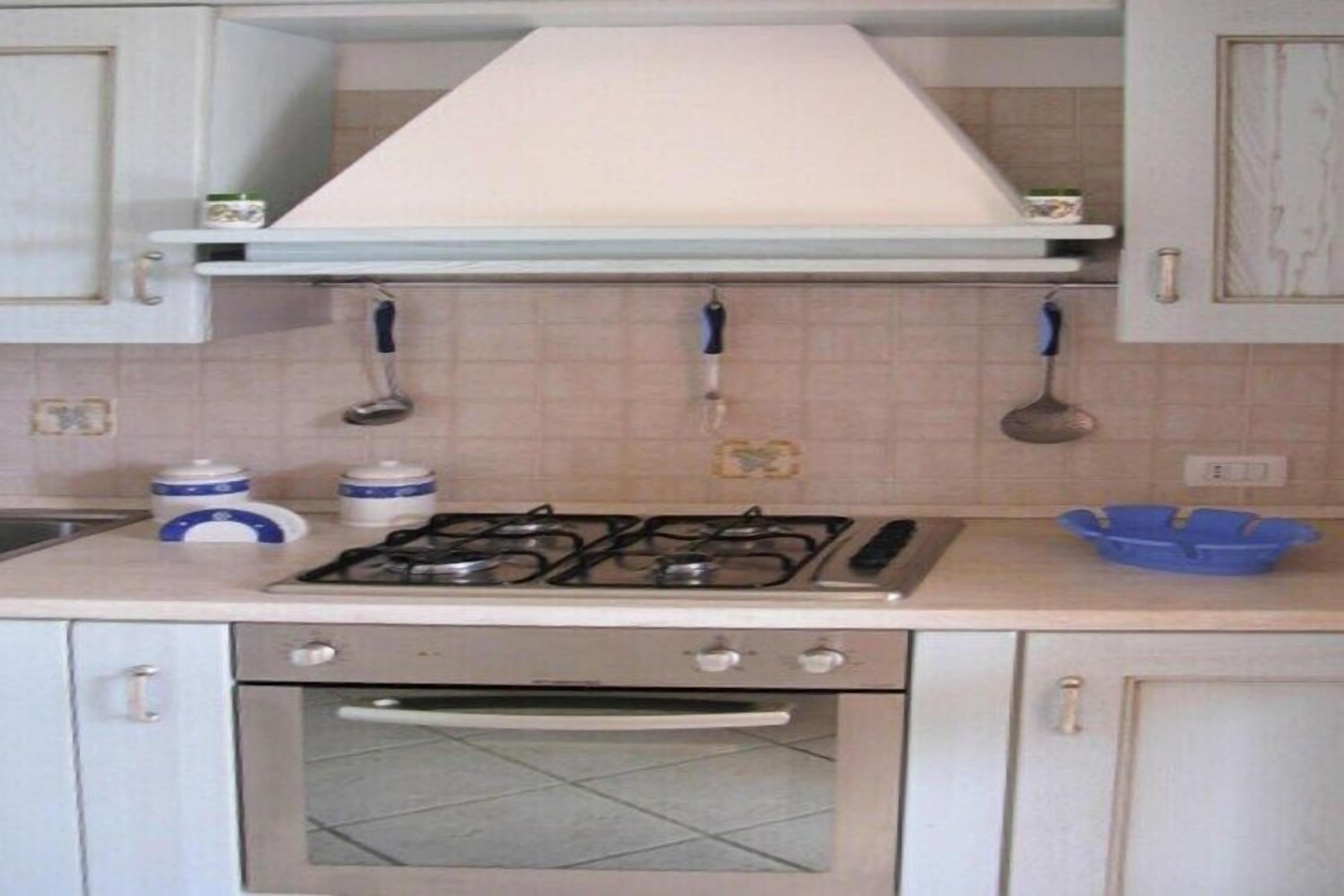 Geladeira, fogão, cooktop, cadeirão de bebê