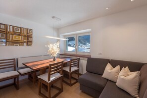 Dining - Apartment “Justine Wurdengeja” close to the Slopes with Mountain View (Wolkenstein - Gröden)