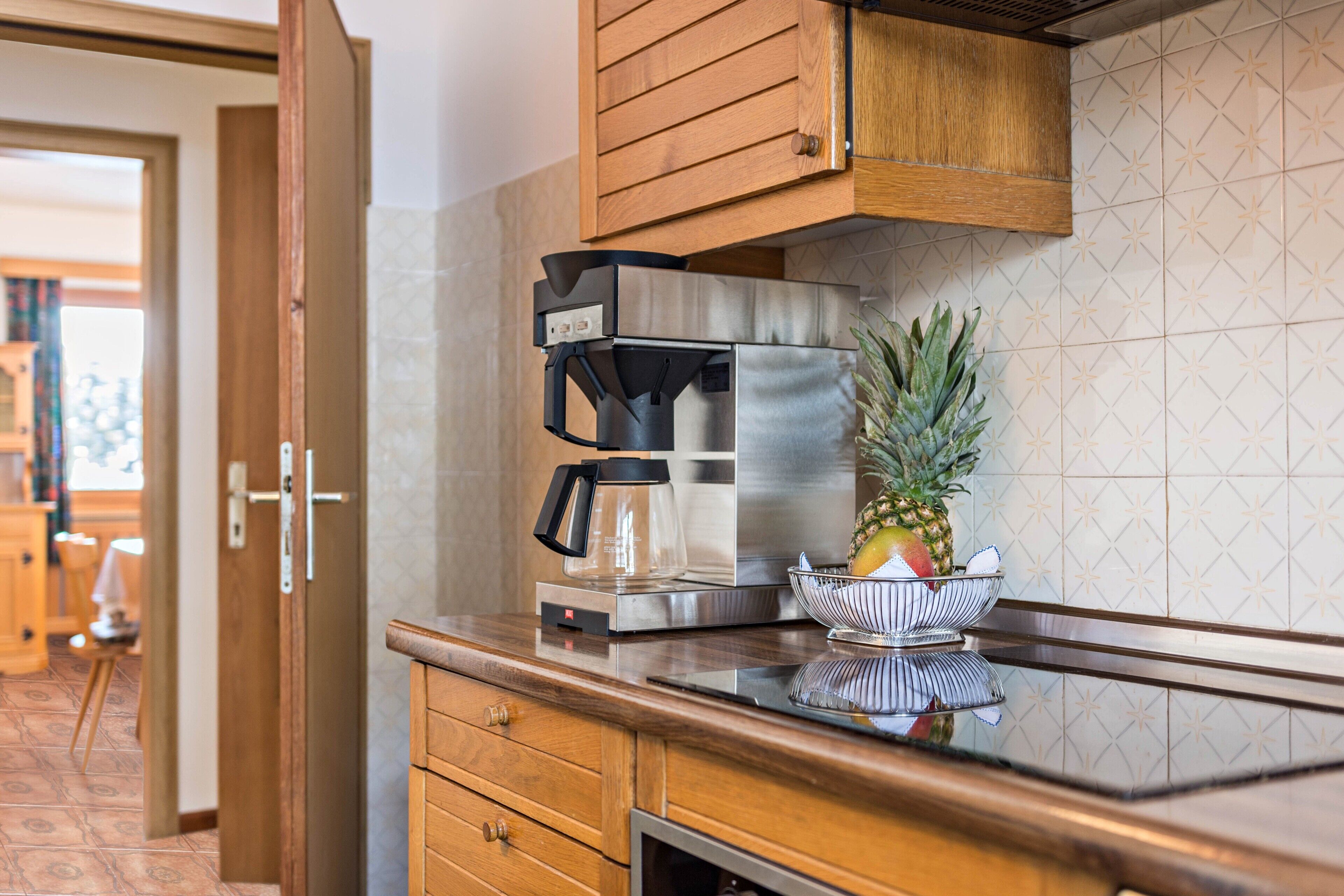 冷蔵庫、オーブン、コンロ、食器洗い機