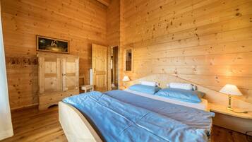 4 Schlafzimmer, BĂŒgeleisen/BĂŒgelbrett, kostenloses WLAN, BettwĂ€sche