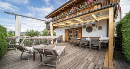 Mountain Chalet “Fuchsberger” with Mountain View, Wi-Fi, Balcony, Terrace & Garden