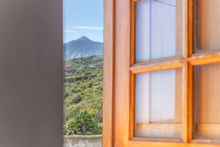 Interior. Holiday Home "Las Casas del Bisa" with Mountain Views & Terrace in Garachico