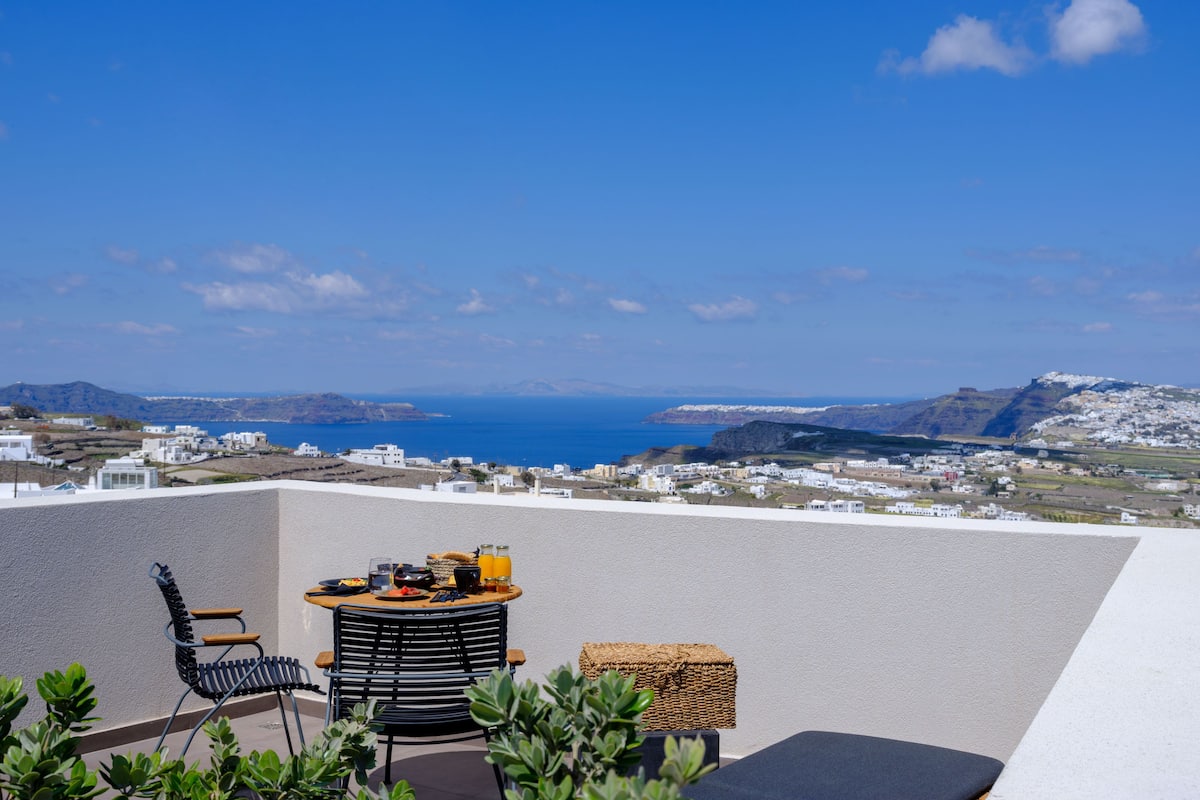 Elite Suite with Outdoor Hot Tub and Sea View | Terrace/patio