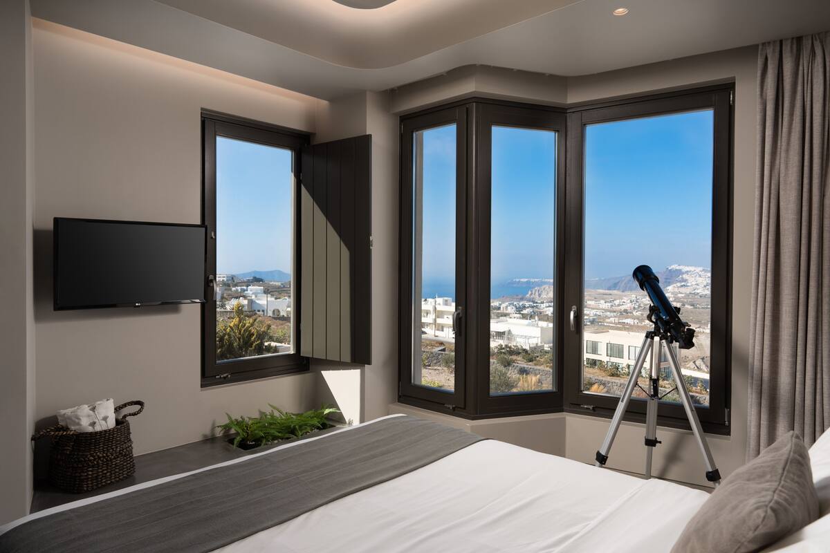 Superior Suite with Outdoor Heated Plunge Pool and Panoramic View | 이집트산 면 시트, 고급 침구, 오리/거위털 이불, 필로우탑 침대