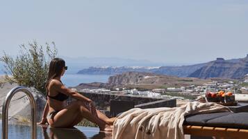 Deluxe Suite with Heated Pool and Caldera View | Terrasse/Patio