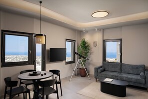 Family Two Bedroom Suite with Outdoor Private Pool and Panoramic View | Egyptian cotton sheets, premium bedding, down comforters, pillowtop beds