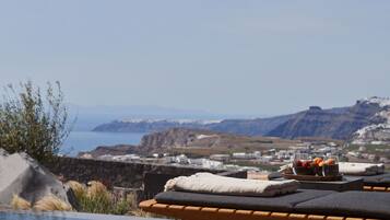 Exclusive Suite with Outdoor Private pool and Caldera View | View from room