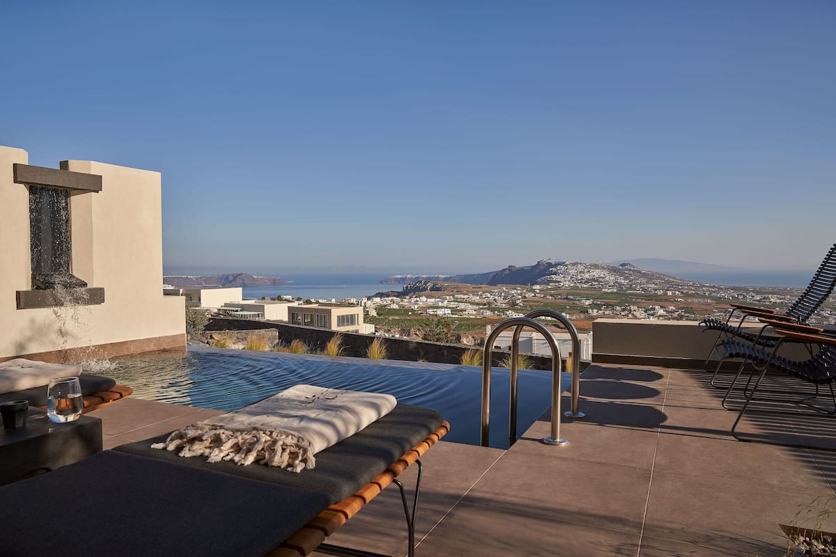 Supreme Two Bedroom Suite with Private Heated Pool and Caldera View | Terrace/patio