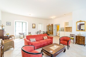 Ferienhaus (Four Bedroom Holiday Home with Terrac) | Wohnzimmer