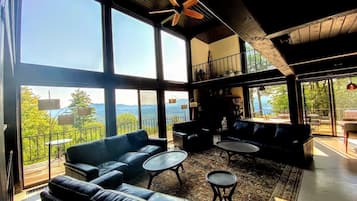Casa Premier, 4 habitaciones, vista a la montaña, junto a la montaña | Área de sala de estar | Televisión LCD, chimenea, Hulu y servicios de streaming